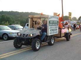 Winfield Inn - 2006 Carnival Parade